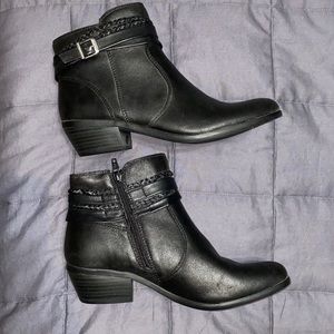 Yuu booties size 8